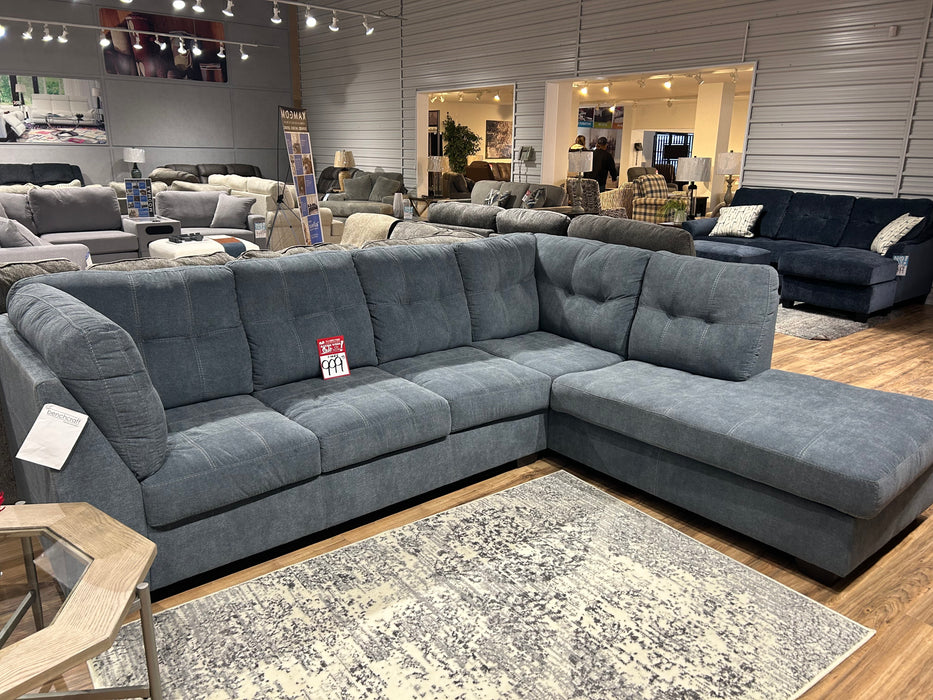 Maier 2-Piece Sectional with Chaise